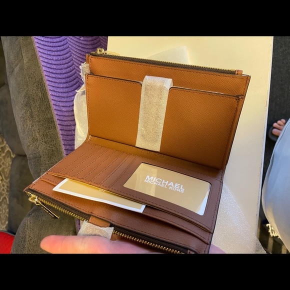 Michael Kors Wallet - Picture 3 of 4